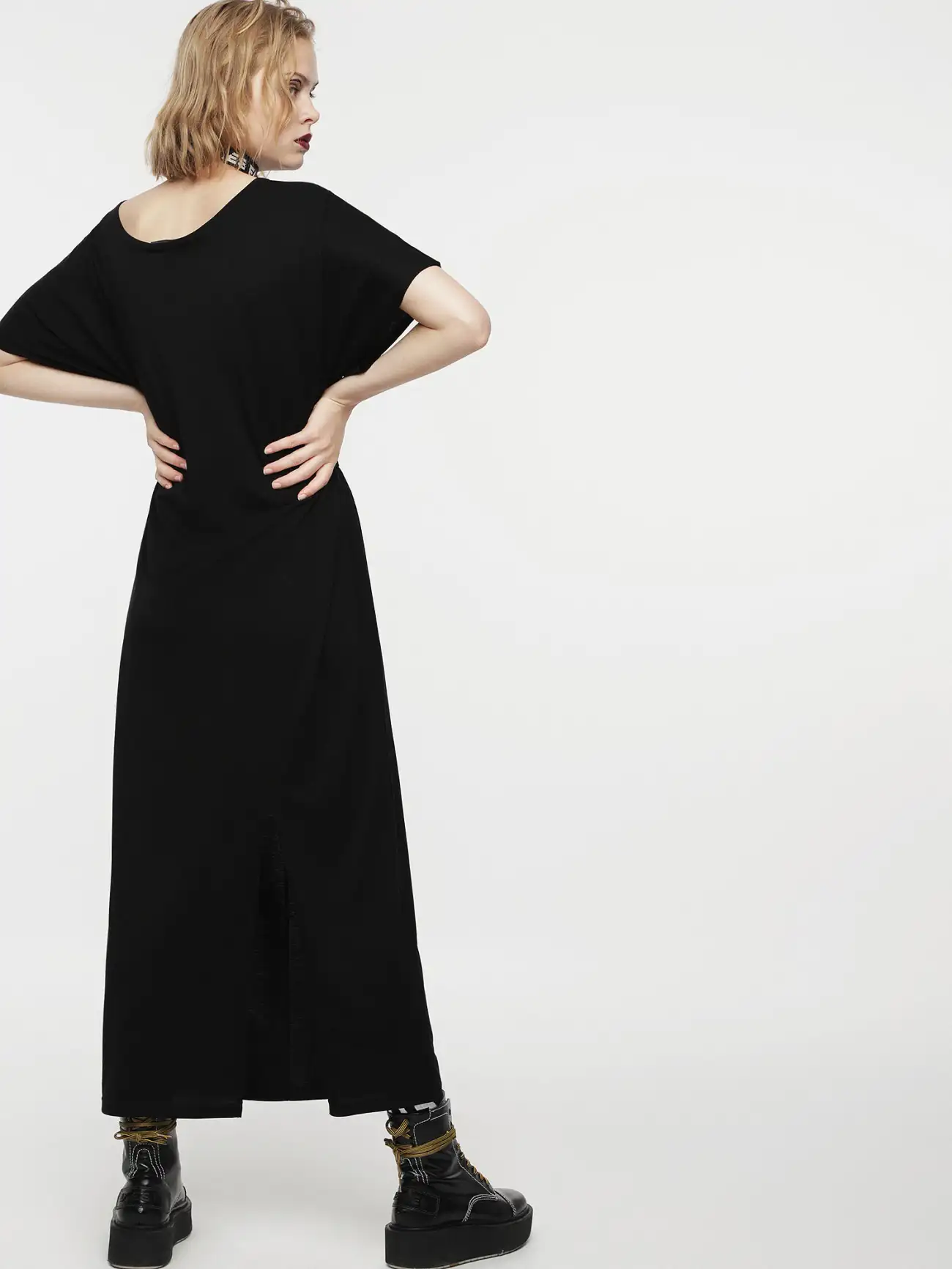 700173125-2.webp