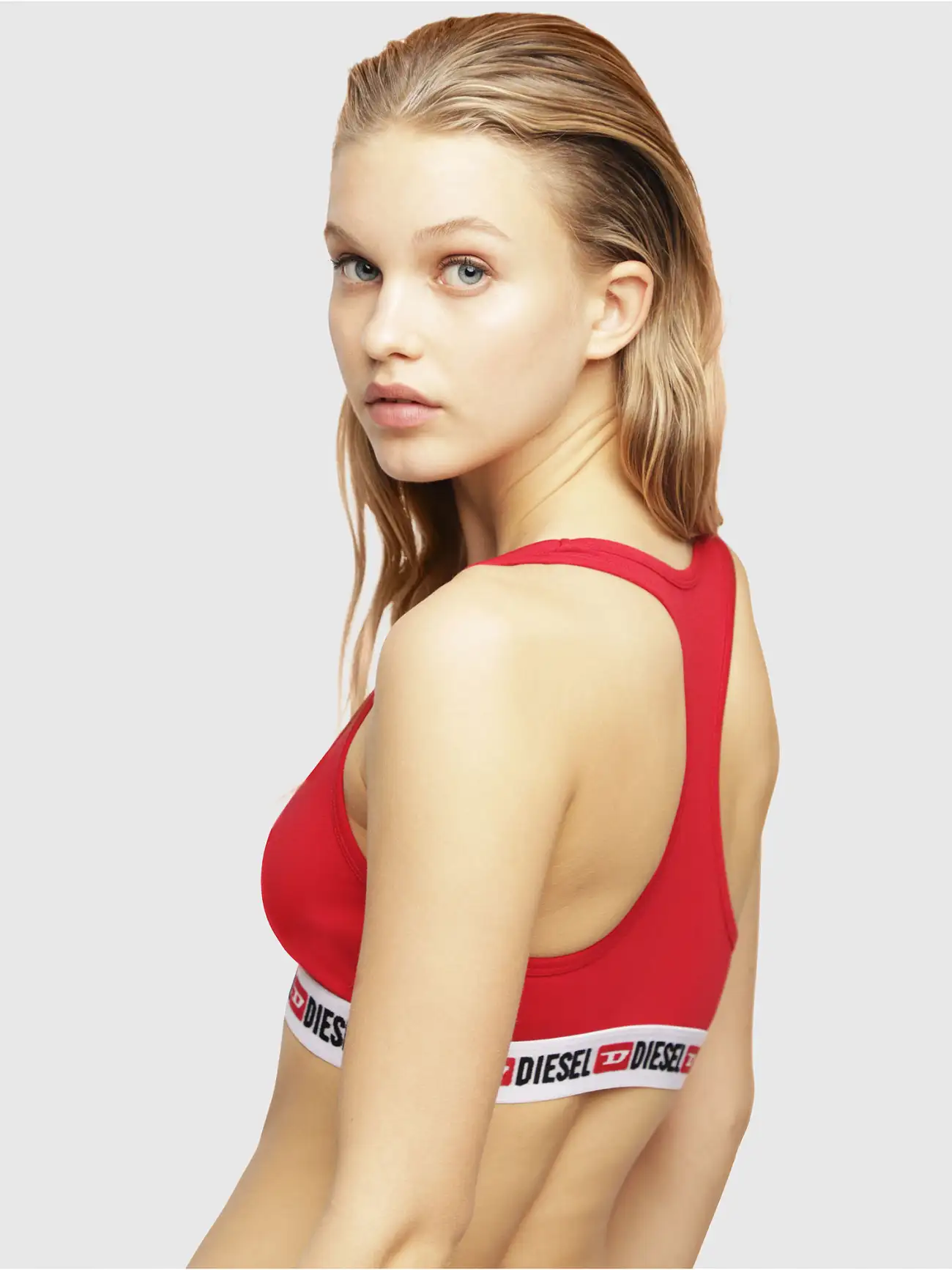 700177677-2.webp