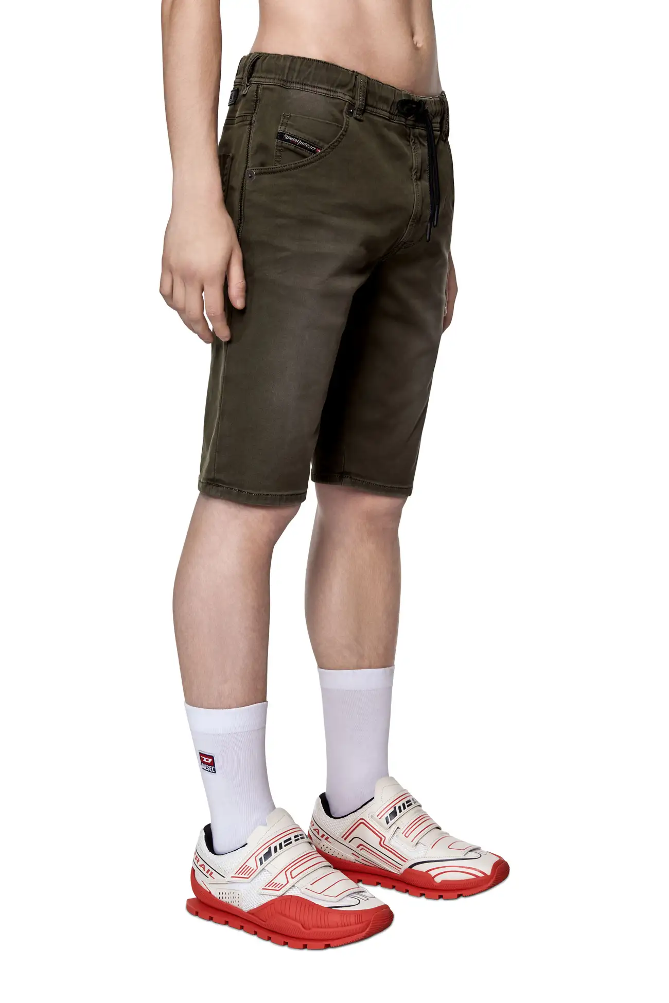 700180036-4.webp