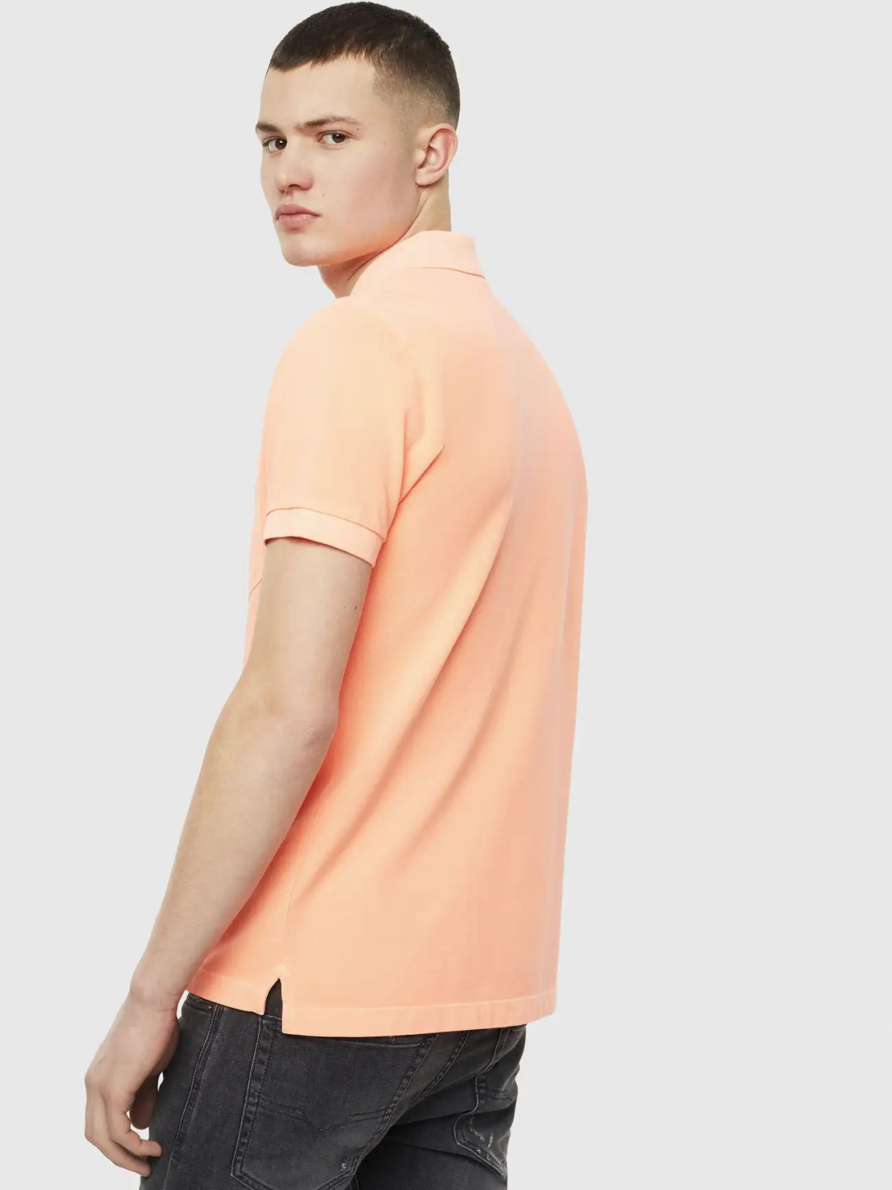 700185249-2.webp