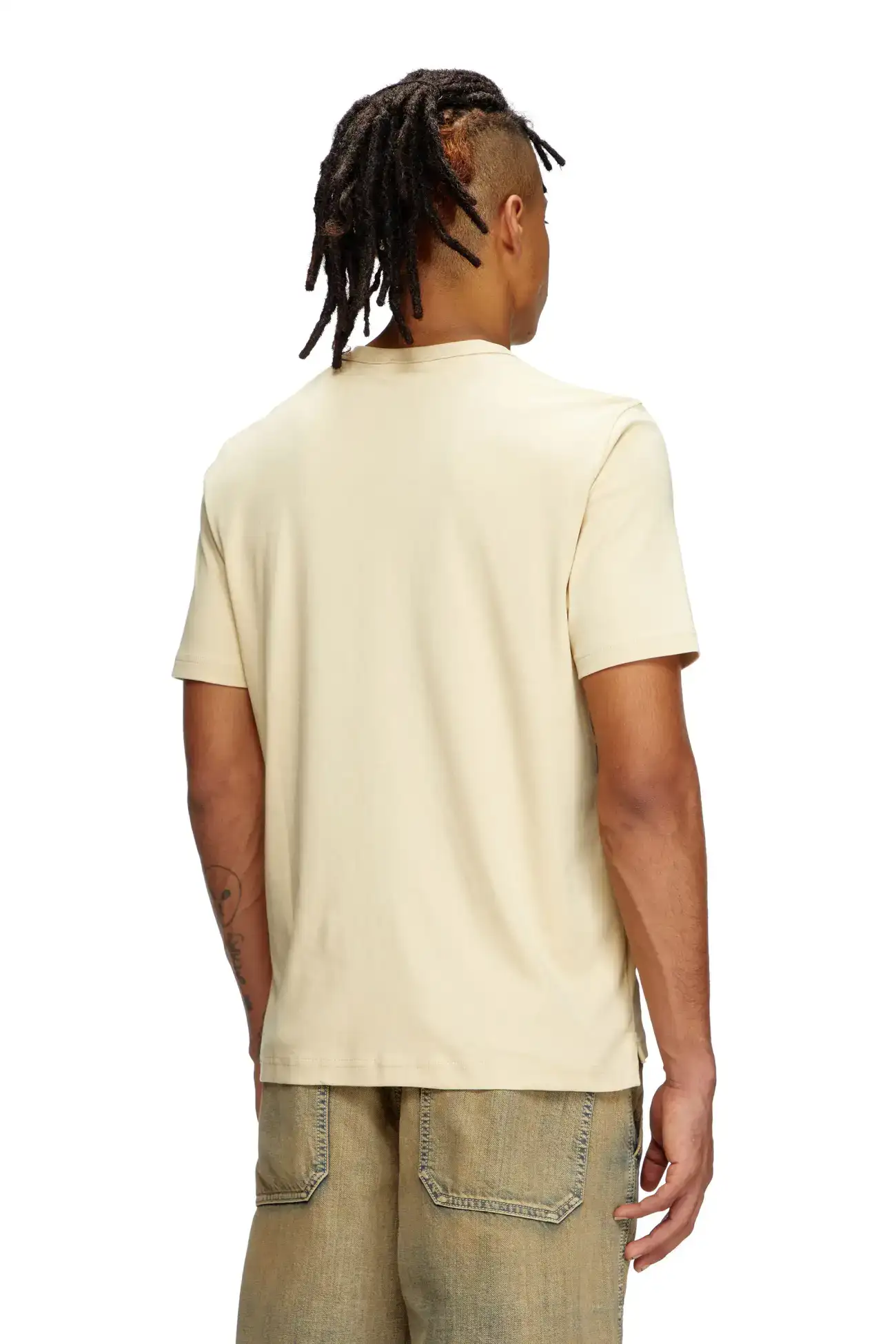 700225646-2.webp