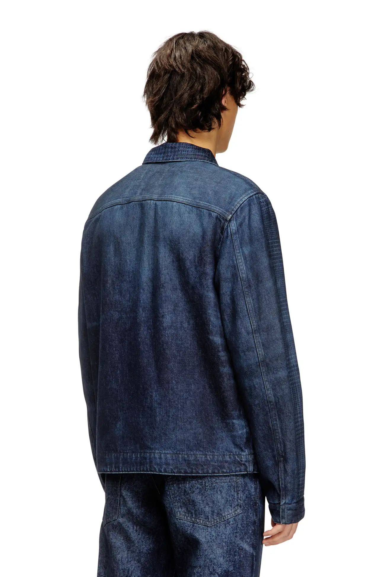 700229501-2.webp