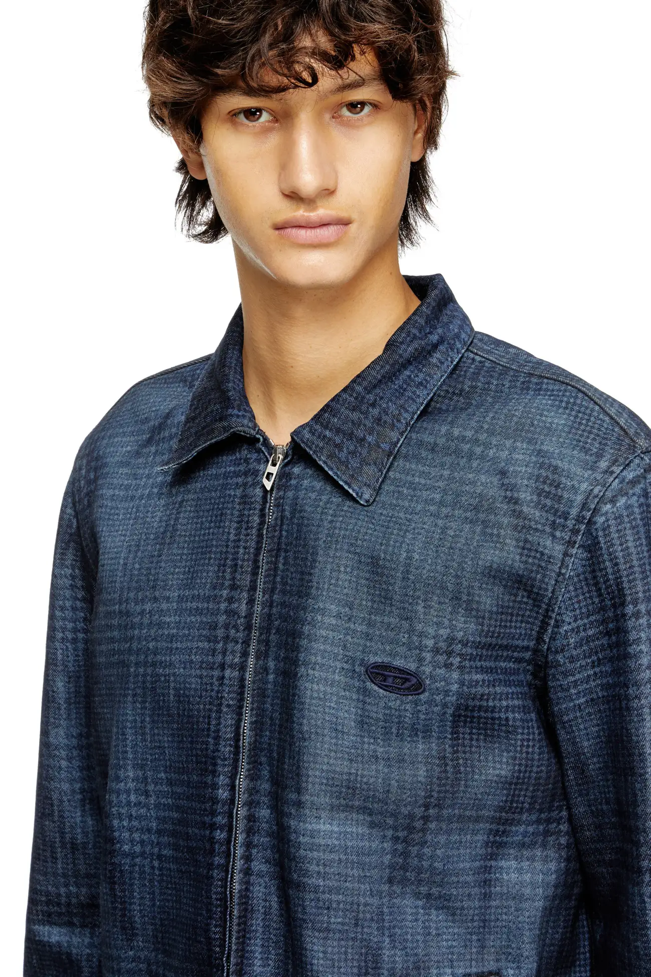 700229501-3.webp